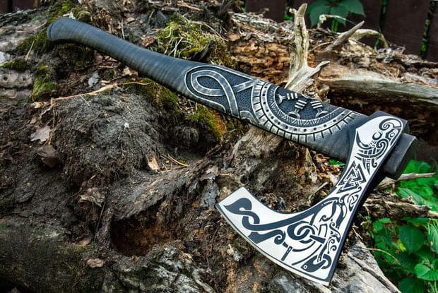 Hache Viking Arme de Choix des Guerriers Nordiques