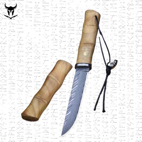 Couteau Puukko de Chasse Nordique en Acier Damas VG10